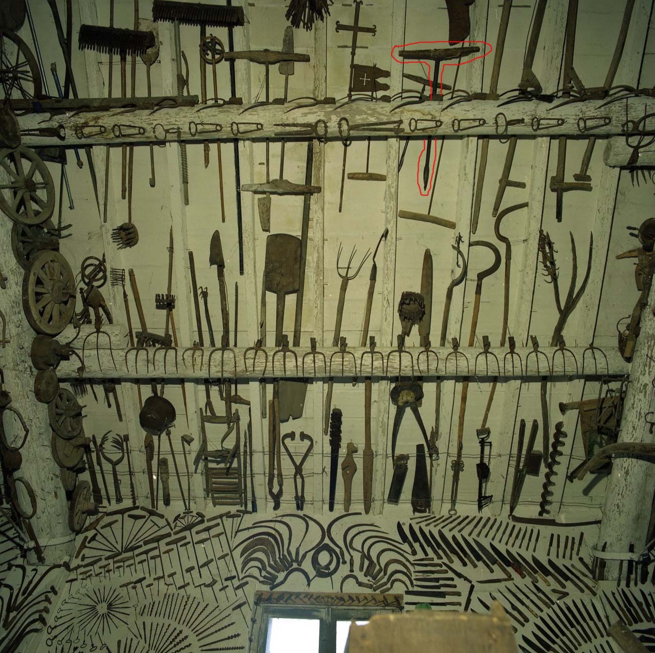 tarvlén (v), foròn (succhiello (v), STRUMENTI E ACCESSORI/ ARTIGIANALI)