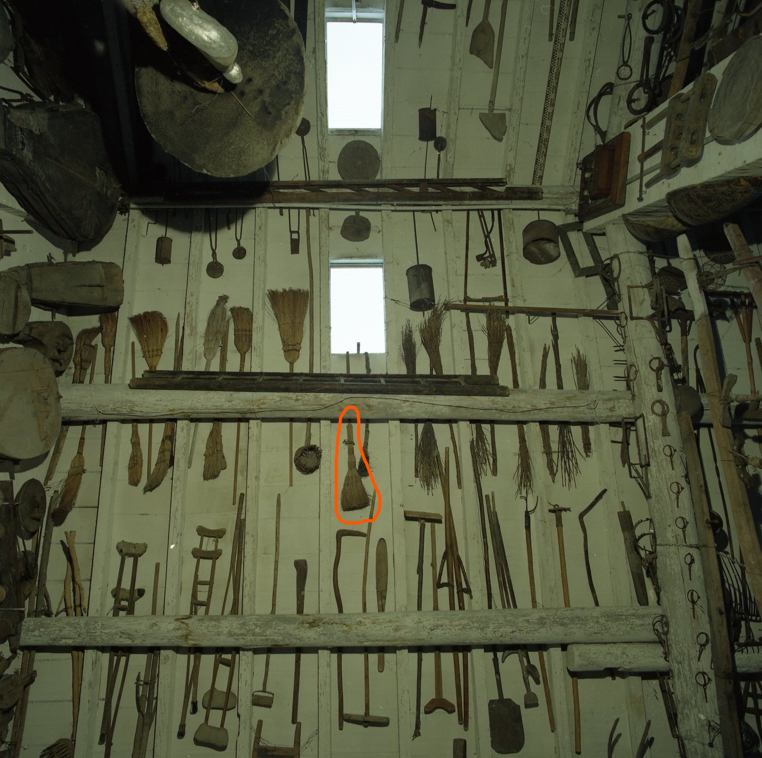 scòvva 'd mèllga (granata, ARREDI E SUPPELLETTILI/ CONTENITORI, RECIPIENTI E OGGETTI DI USO DOMESTICO)