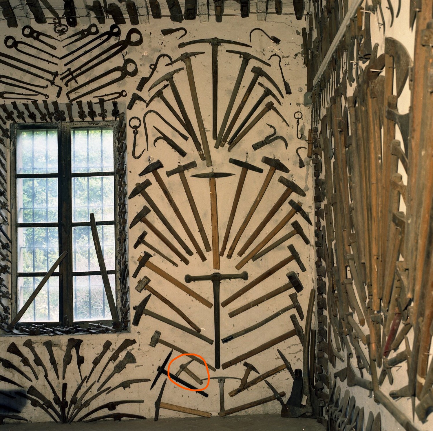 martlén'na/ martlètta (martello da muratore, STRUMENTI E ACCESSORI/ ARTIGIANALI)