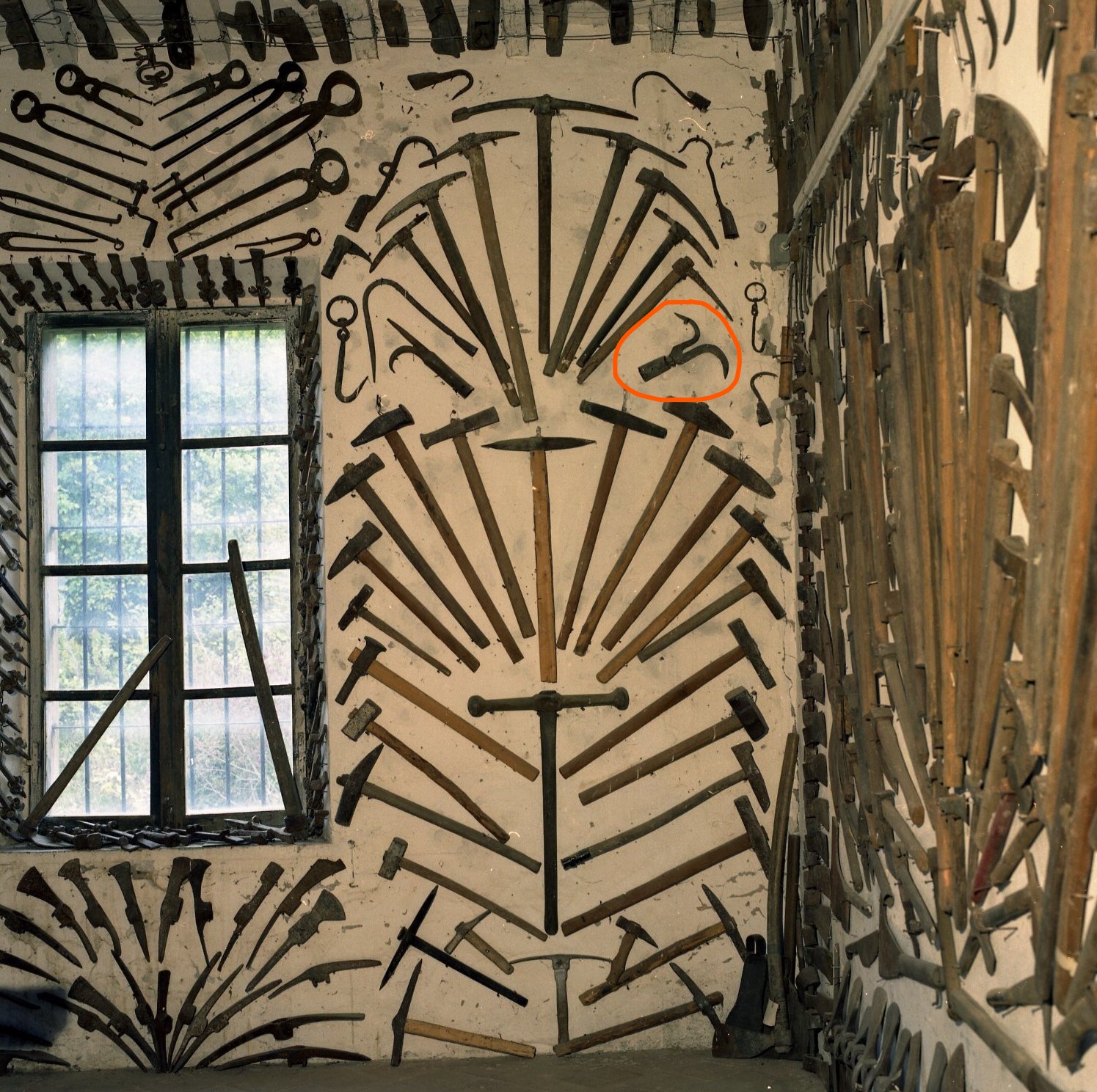 uncino con roncola, STRUMENTI E ACCESSORI/ AGRO-SILVO-PASTORALI