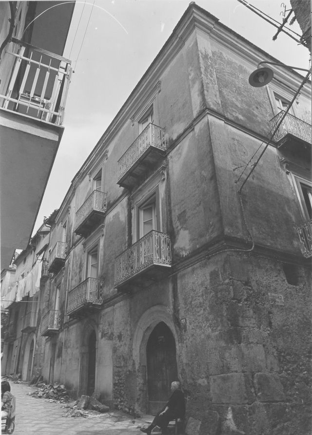 palazzo, plurifamiliare - Venafro (IS)  (XVII, inizio)