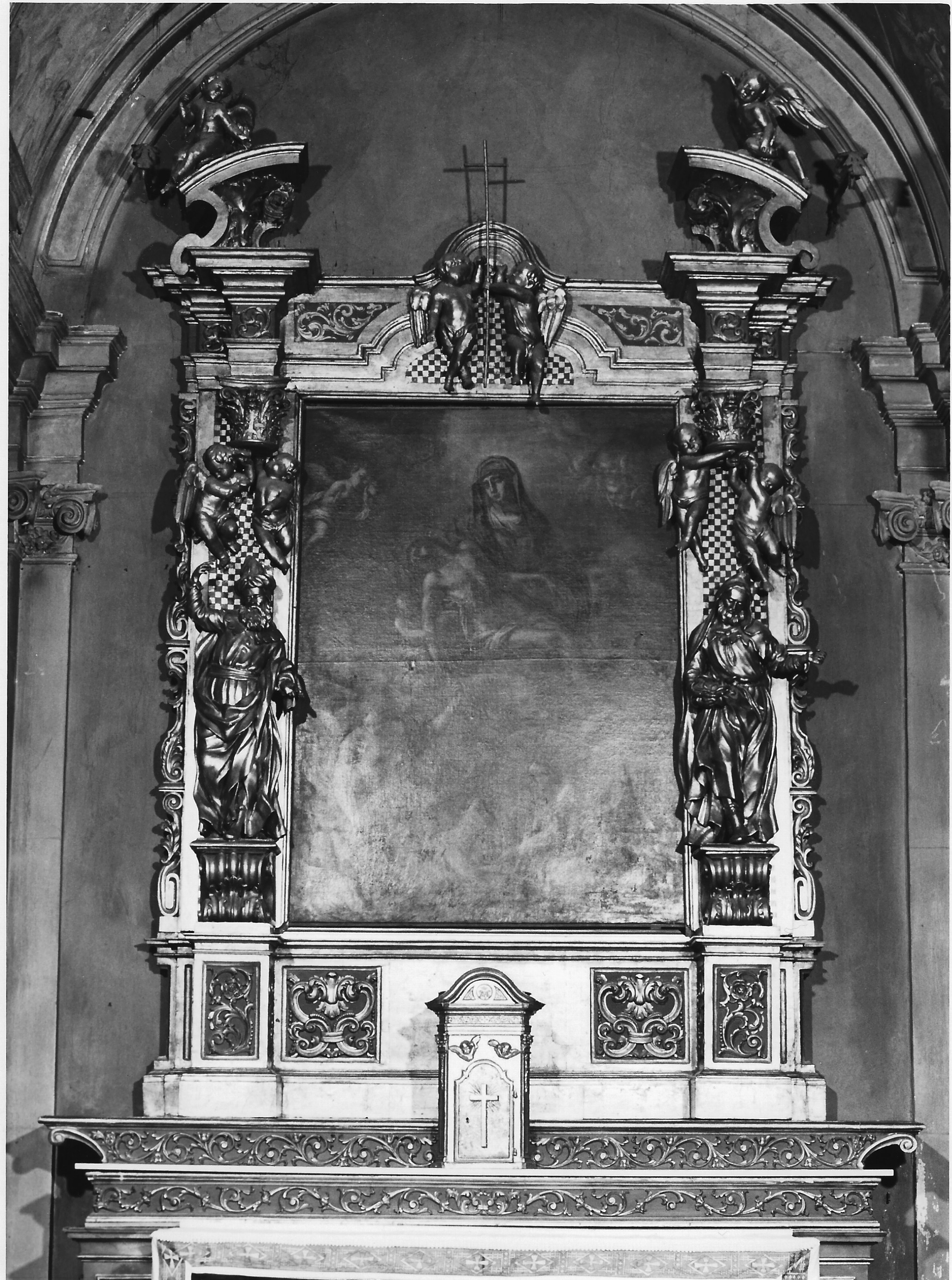 Giuseppe d'Arimatea e Nicodemo, angeli (ancona, elemento d'insieme) di Picini Giovanni Giuseppe (sec. XVIII)