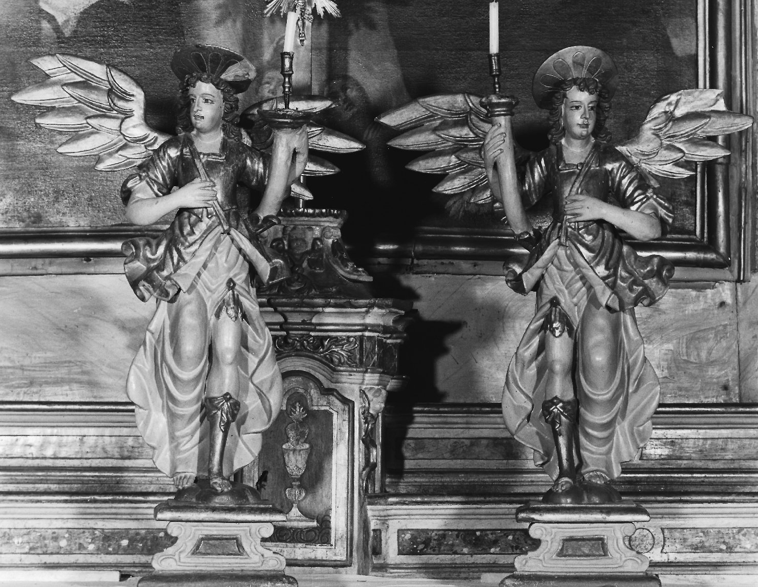 angeli (statuetta portacandelabro, coppia) di Ramus, Carlo (maniera) (seconda metà sec. XVII)