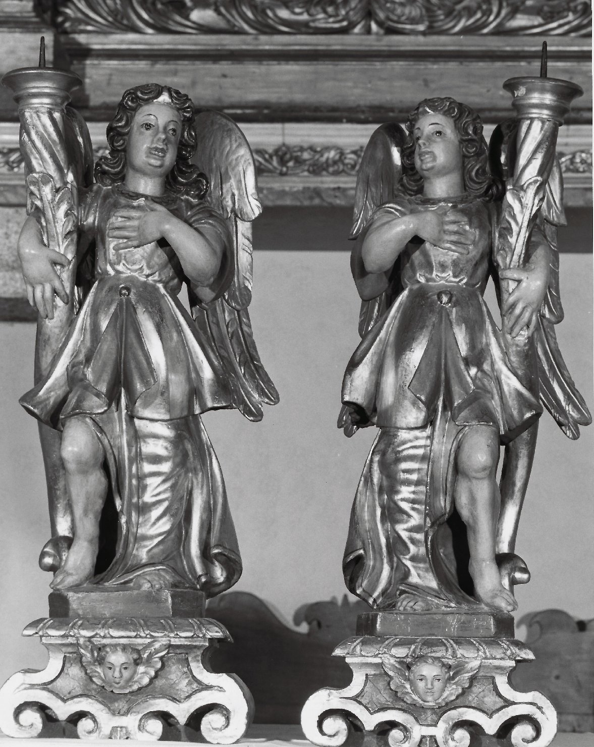 angeli (statuetta portacandelabro, coppia) - manifattura della Valcamonica (secc. XVII/ XVIII)