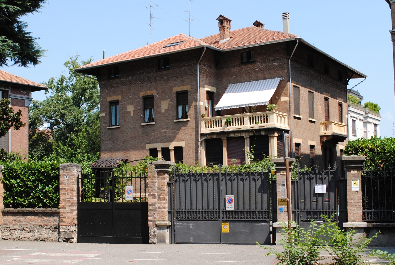 [Palazzina in Baluardo Partigiani, 7] (palazzina) - Novara (NO)  (XIX; XIX; XIX; XX; XX; XX; XX; XX; XX; XX)