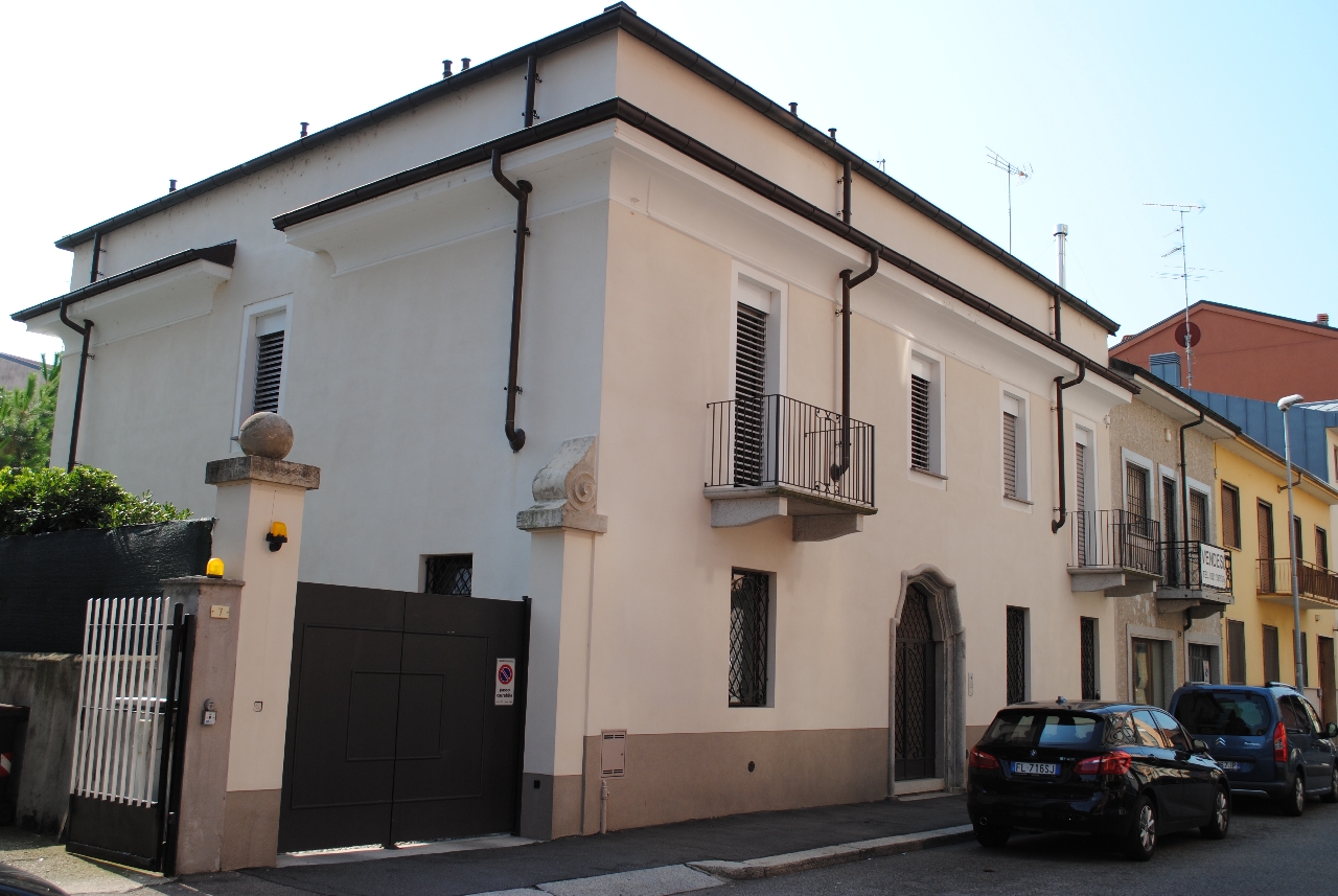 [Casa unifamiliare in via Scavini, 9] (casa, bifamiliare) - Novara (NO)  (XX; XX; XX; XX; XX; XX; XX; XX)