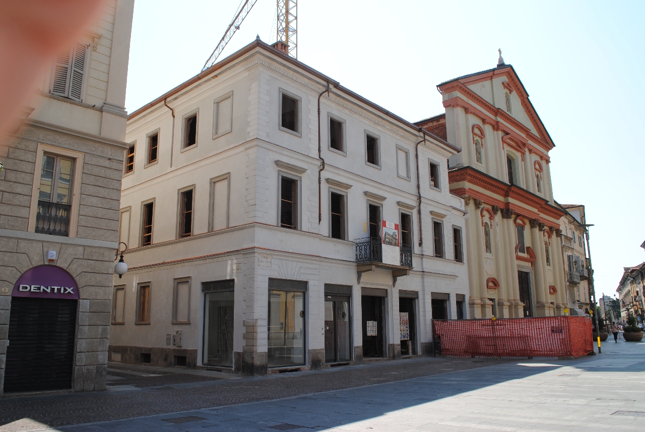 [Palazzo in via dei Tornielli, 2, 2A] (palazzo) - Novara (NO)  (X; XVIII; XVIII; XIX; XIX; XIX; XIX; XIX; XIX; XIX)
