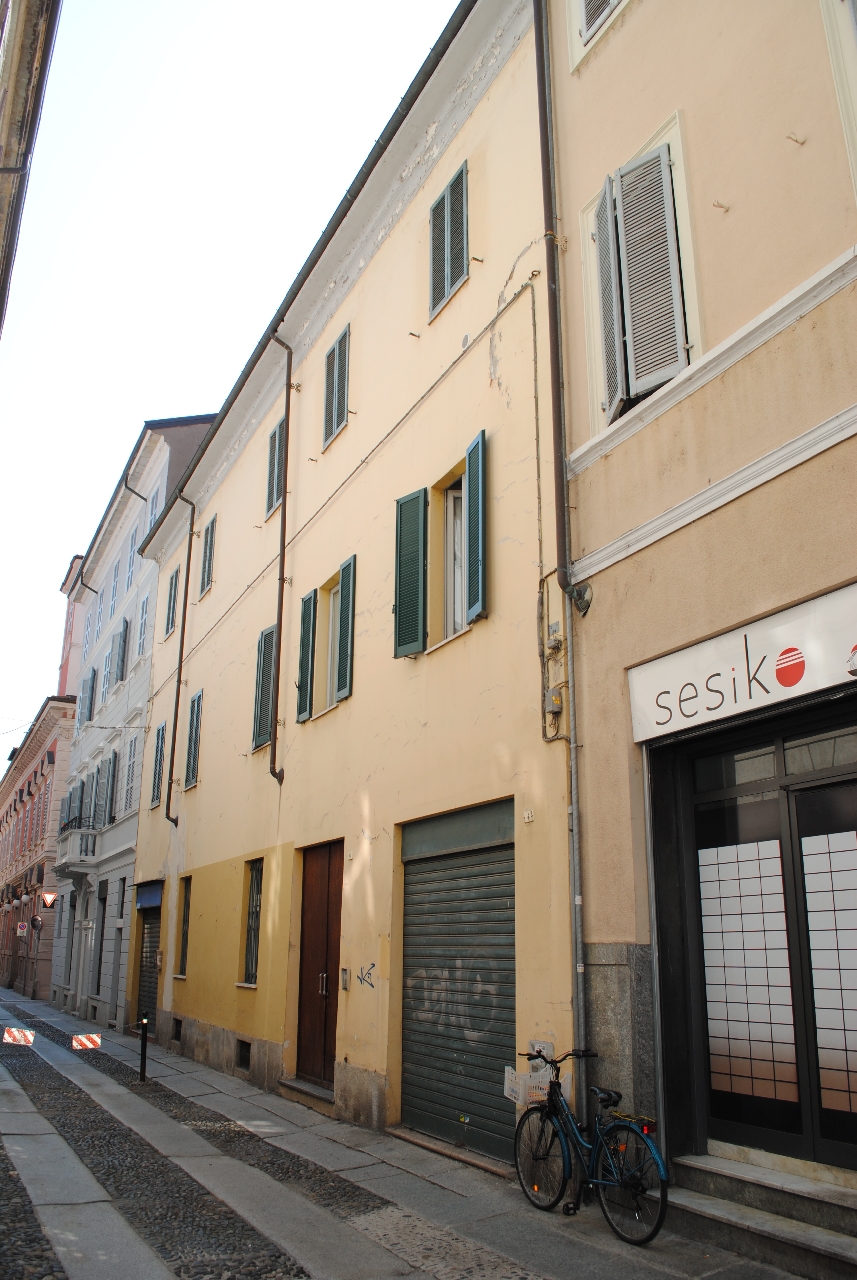 [Caseggiato in via dei Tornielli, 4B, 6, 6A] (caseggiato) - Novara (NO)  (X; XVIII; XVIII; XIX; XIX; XIX; XIX; XIX; XIX; XIX; XIX)