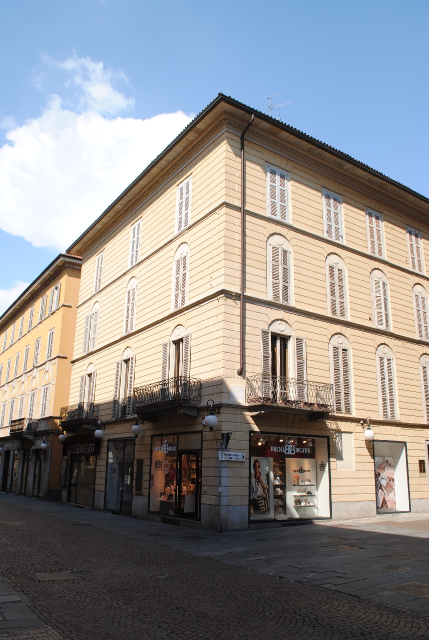 [Palazzo in corso Camillo Cavour, 8] (palazzo) - Novara (NO) 