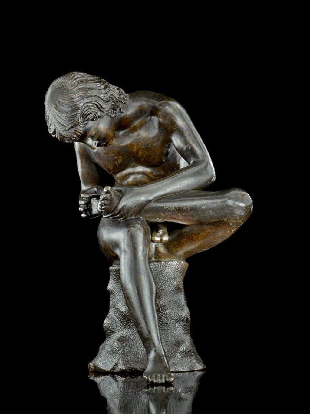 Spinario (Giovane che si toglie una spina dal piede), Spinario (Giovane che si toglie una spina dal piede) (scultura - bronzetto, opera isolata) di Alari Bonacolsi Pier Jacopo detto Antico (attribuito) - ambito mantovano (primo quarto XVI)