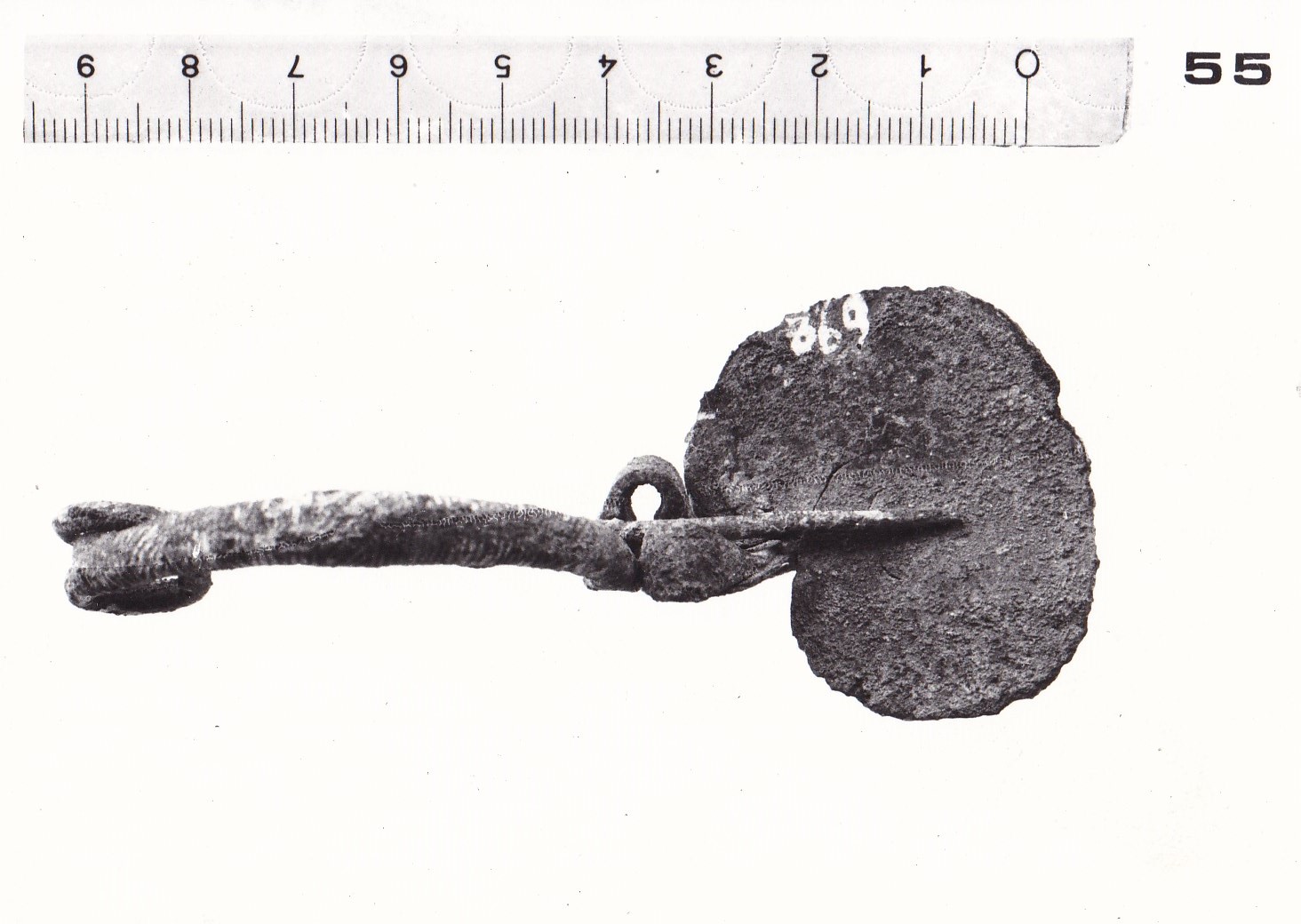Fibula ad arco leggermente ingrossato con staffa a disco - FASE TERNI II (inizio Età del ferro I)