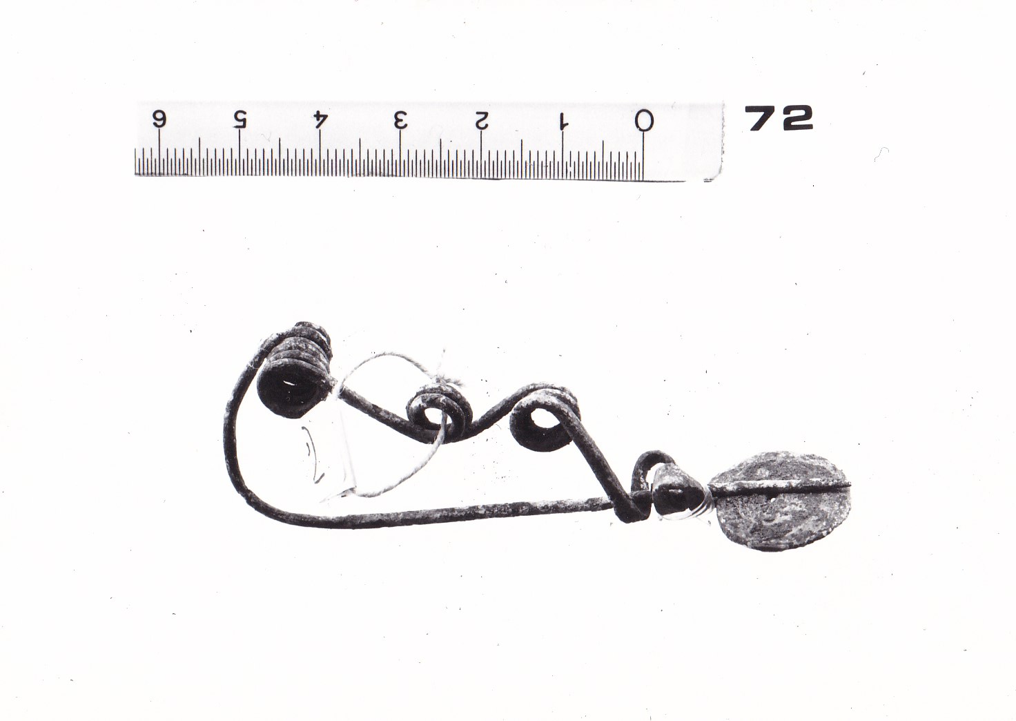 fibula ad arco serpeggiante e staffa a disco - FASE TERNI II (inizio Età del ferro I)