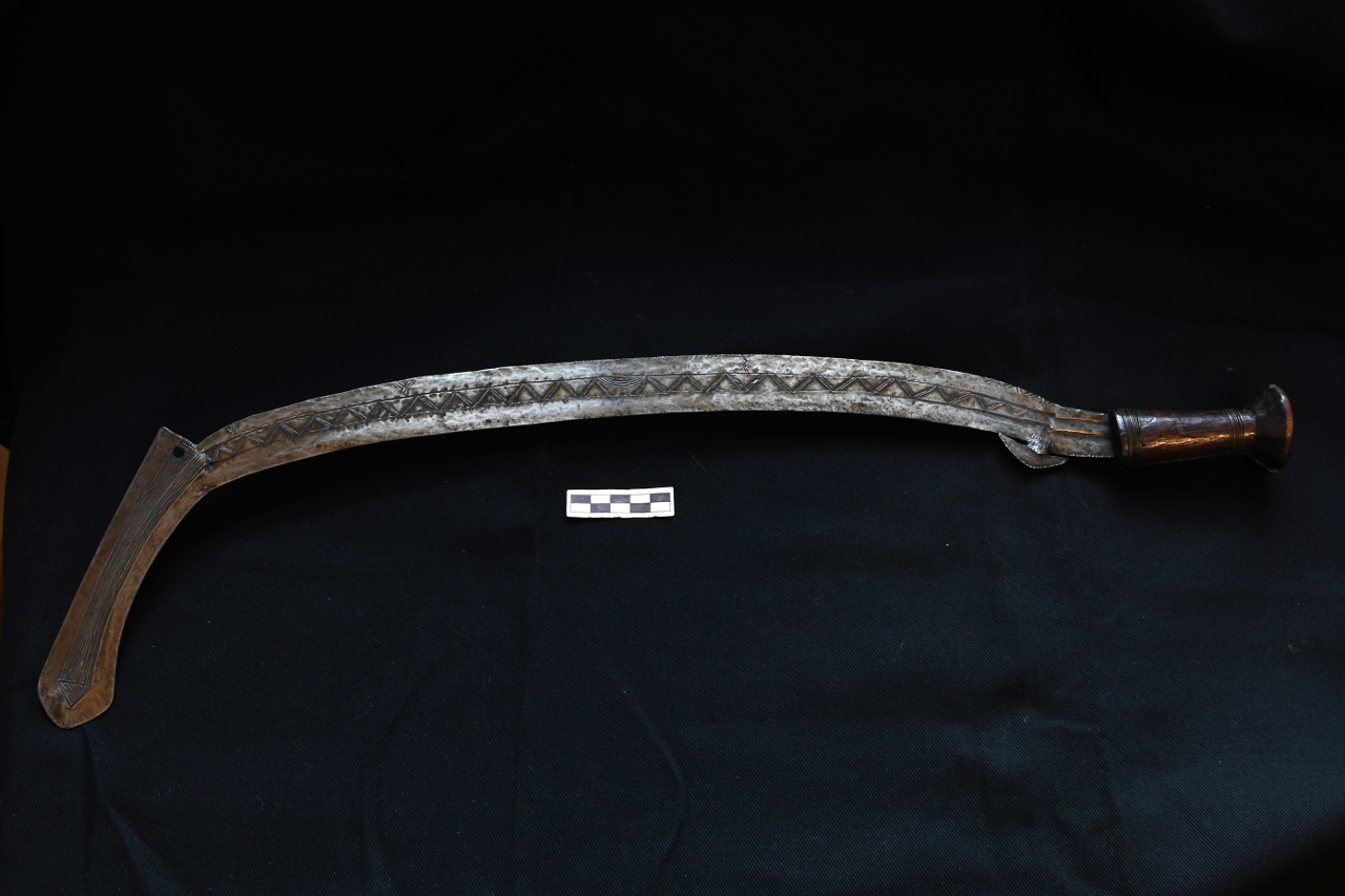 Spada a falce, STRUMENTI E ACCESSORI/ ARMI E ARMATURE - Azande