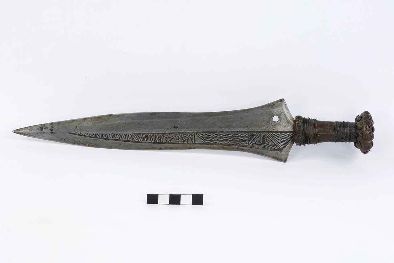 Pugnale, STRUMENTI E ACCESSORI/ ARMI E ARMATURE
