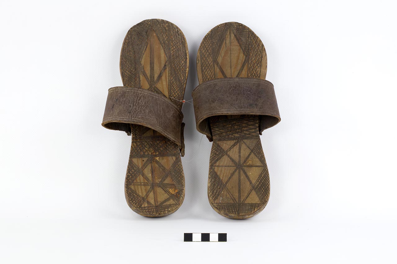 Sandali, ABBIGLIAMENTO E ORNAMENTI DEL CORPO/ CALZATURE - Popolazioni pastorali del Corno d'Africa