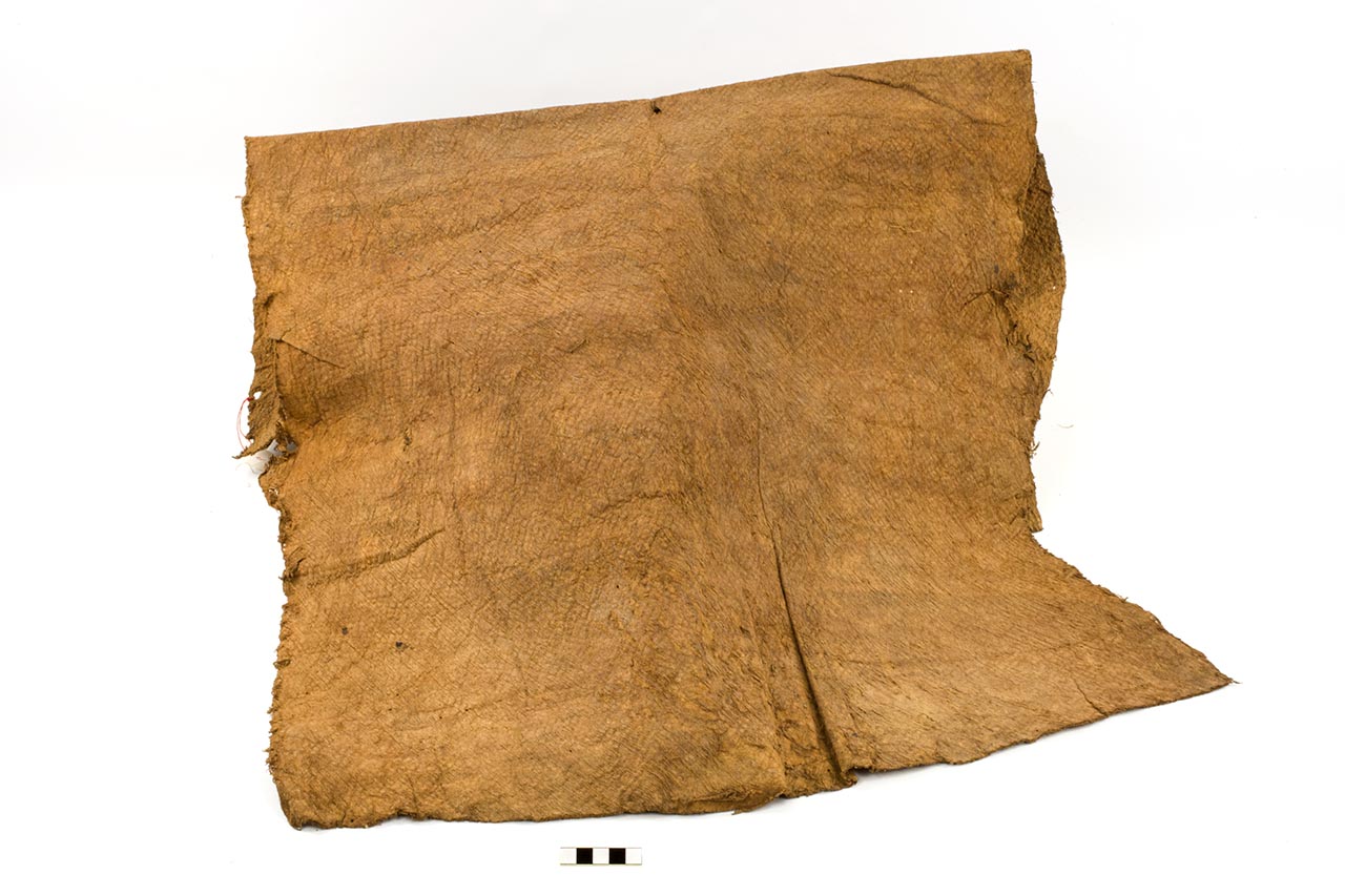 Tessuto di corteccia battuta, ABBIGLIAMENTO E ORNAMENTI DEL CORPO/ VESTIMENTI