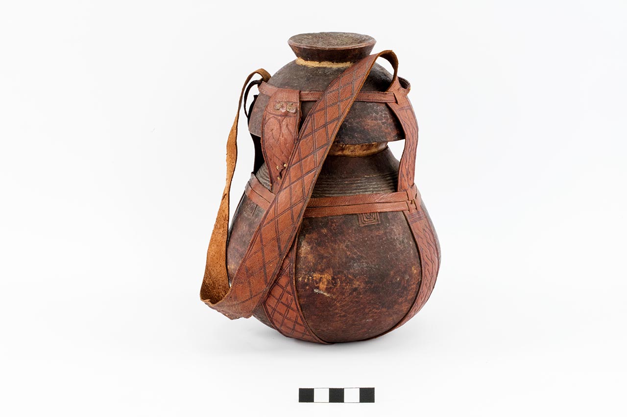 Contenitore, per liquidi, ARREDI E SUPPELLETTILI/ CONTENITORI, RECIPIENTI E OGGETTI DI USO DOMESTICO - Somali