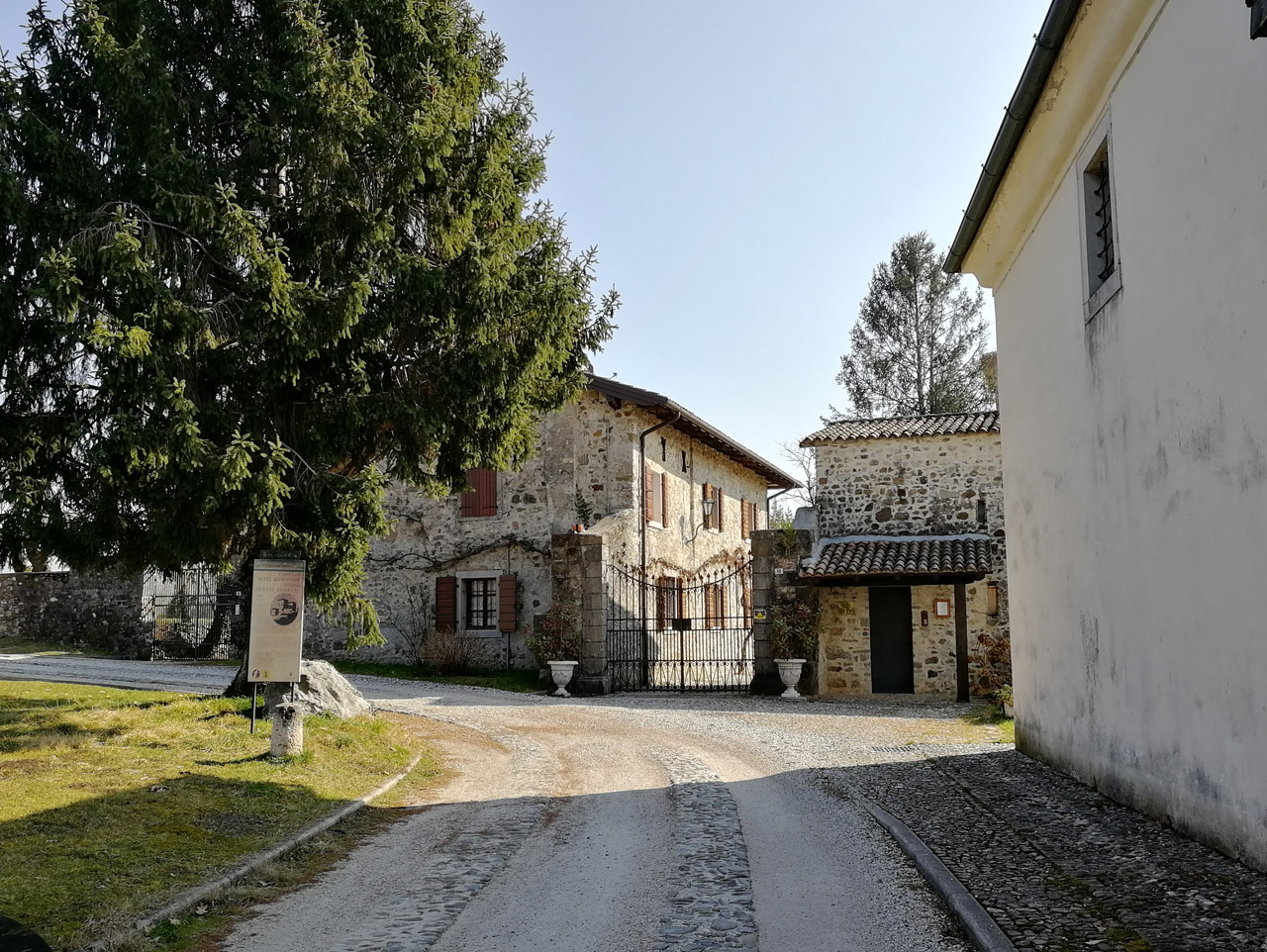 Rustici annessi al Castello di Cassacco (castello, fortificato, difensivo) - Cassacco (UD) 