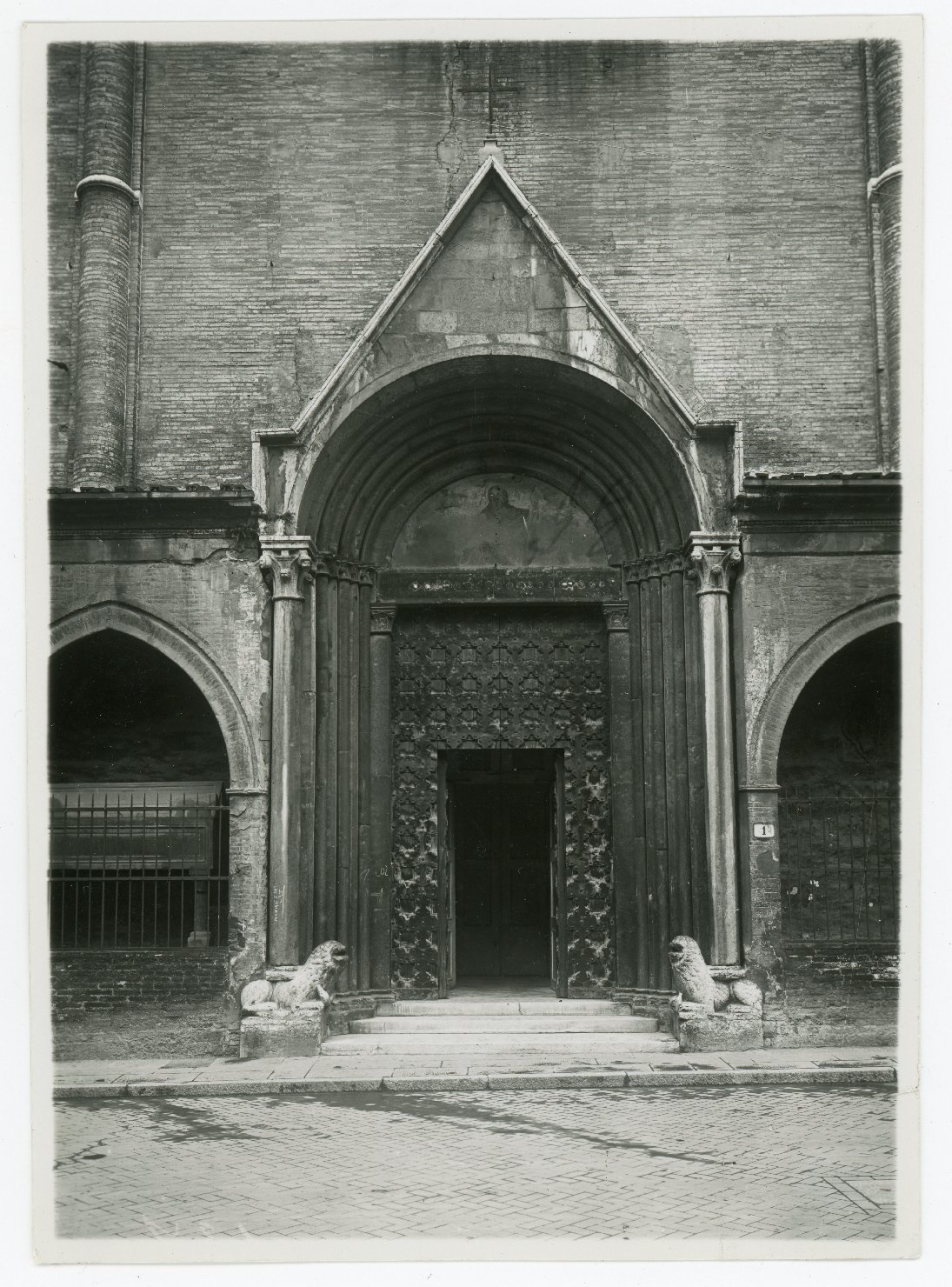 Architettura sacra - Chiese - Facciate - Portali (positivo) di Cascianelli, Primo (XX)