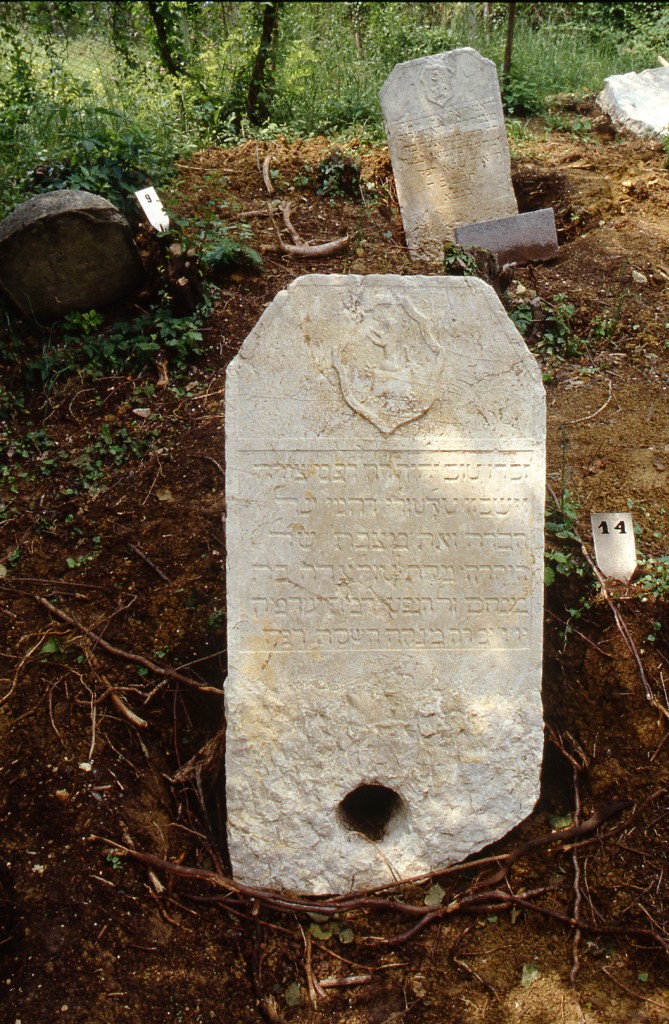 stele funeraria - ambito ebraico (XVII)