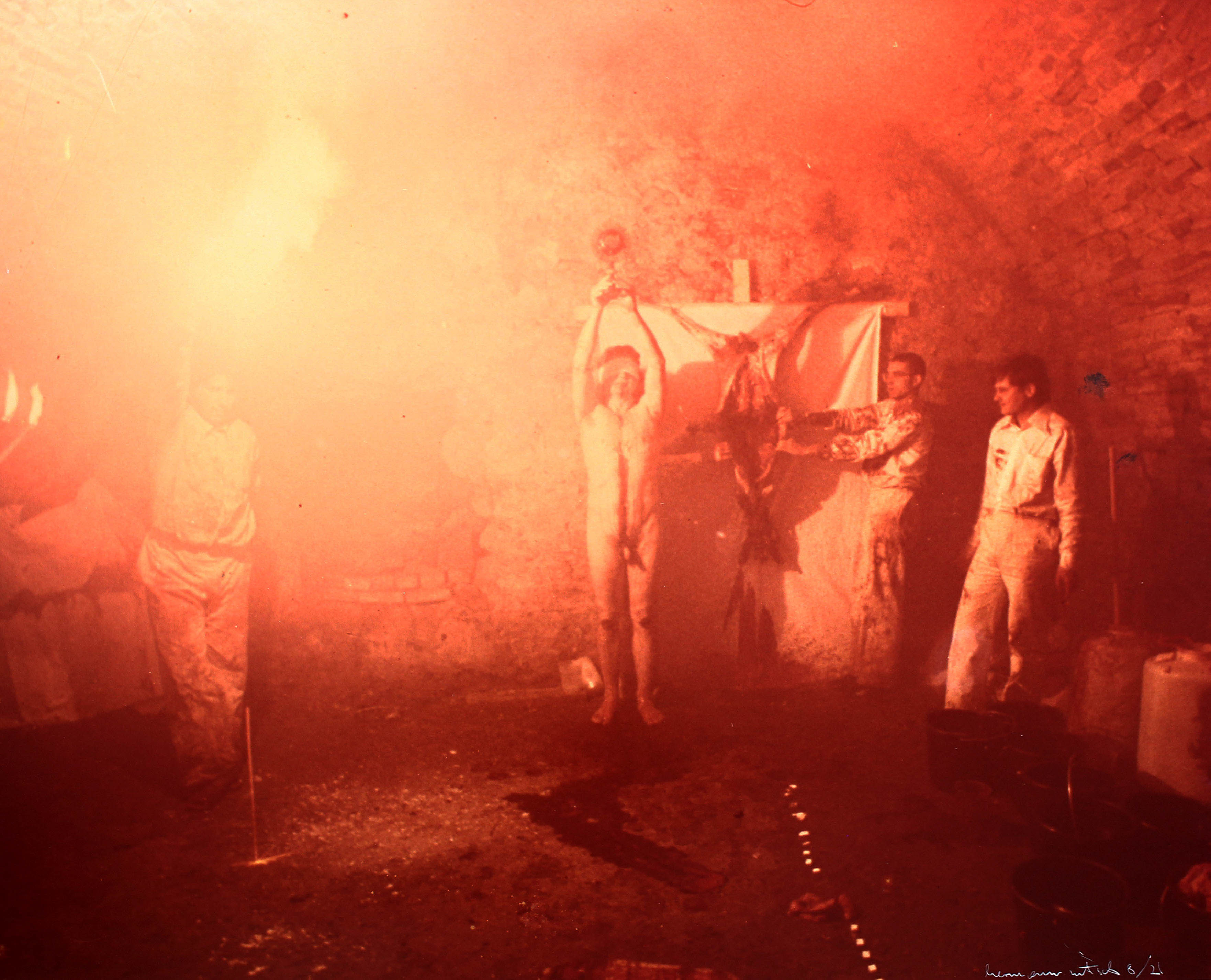 Attori [e] Attore [con] Ostensorio (positivo) di Nitsch, Beate (seconda metà XX)