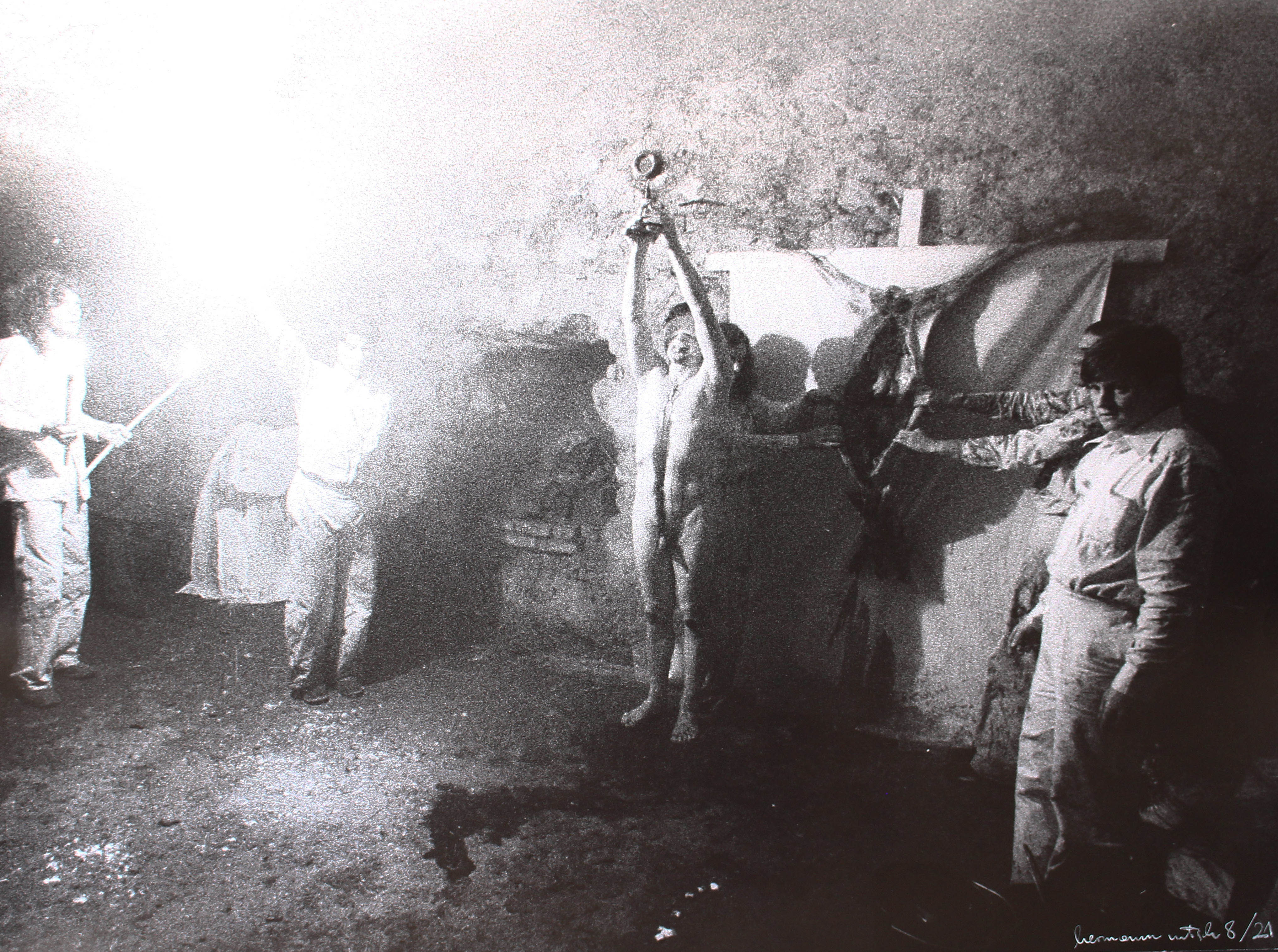 Attore [con] Ostensorio - Attori [con] Carcassa [dell'] Animale (positivo) di Nitsch, Beate (seconda metà XX)