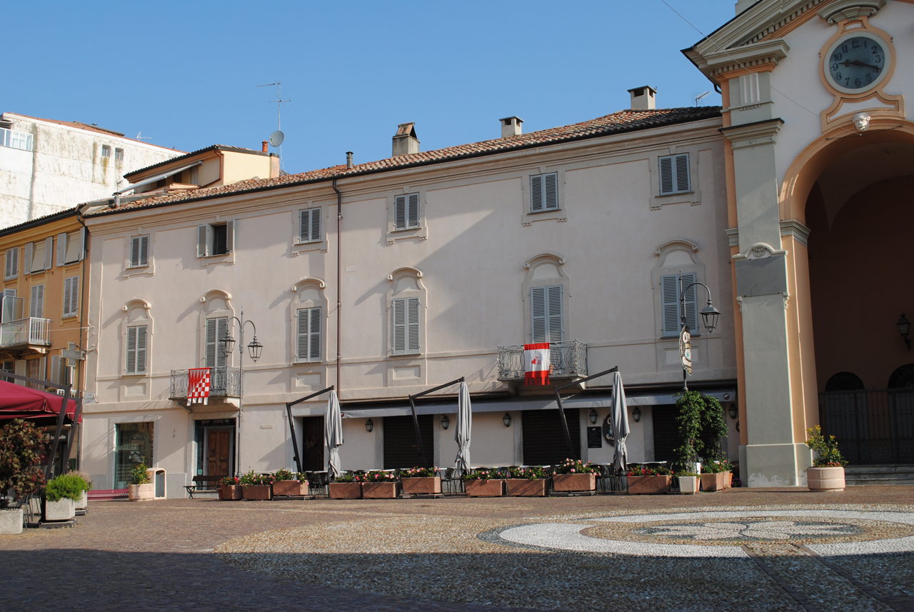 Palazzo Testa Fochi poi Bertarelli (palazzo, borghese) - Moncalvo (AT)  (XVIII, metà; XVIII; XIX, inizio; XIX; XIX)
