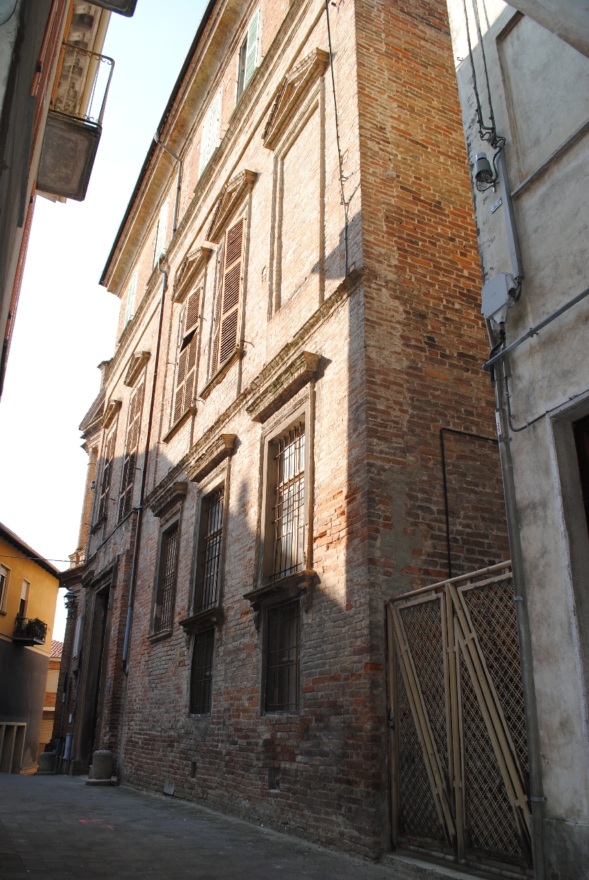 Palazzo Testa Fochi (palazzo) - Moncalvo (AT)  (XVI, inizio; XVIII; XVIII; XX; XX, inizio)