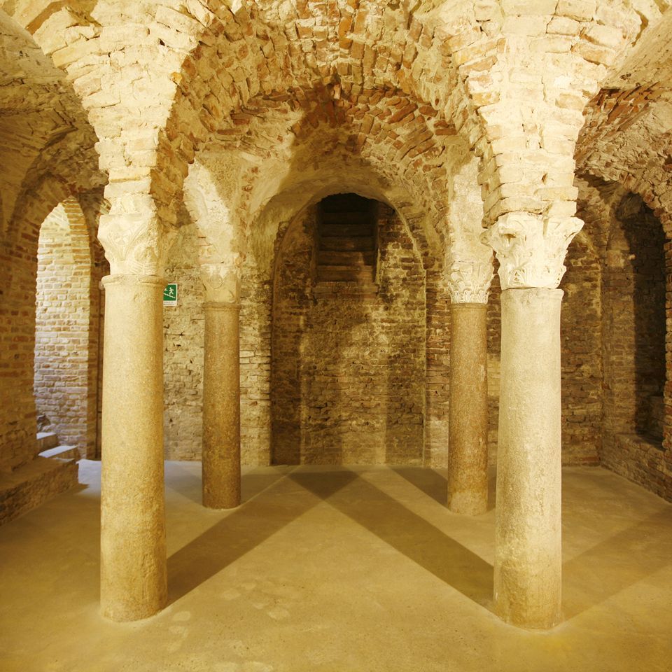 Cripta della chiesa di S. Giovanni (ex) (cripta) - Asti (AT)  (IX; XV; XIX)