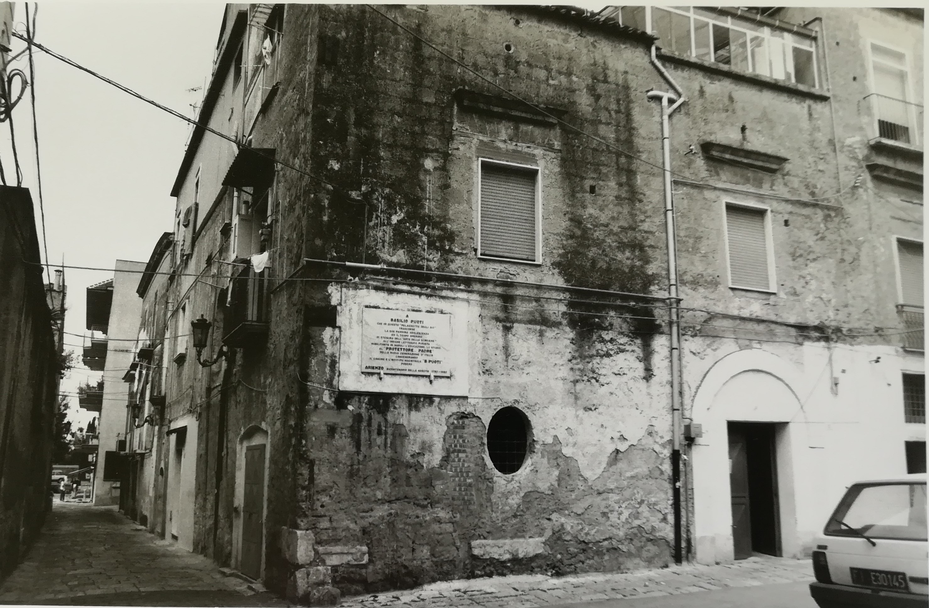 Palazzo privato in Piazzetta Pozzo della Terra 1 (palazzo, privato) - Arienzo (CE)  (XVII)