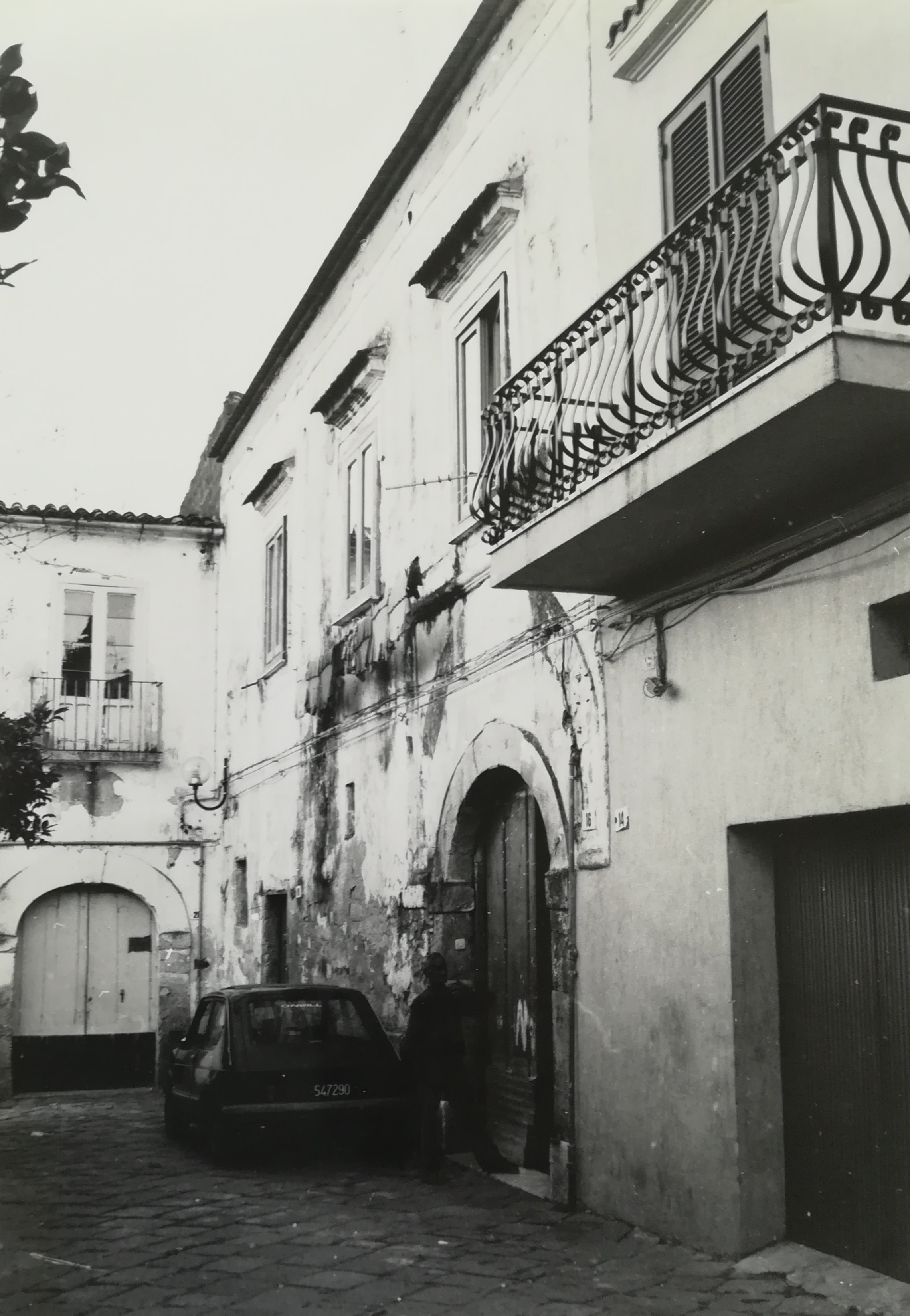 Casa privata in Piazza Vescovado 61 ( ex Via Diaz 16 ) (casa, privata) - Carinola (CE)  (XIV)