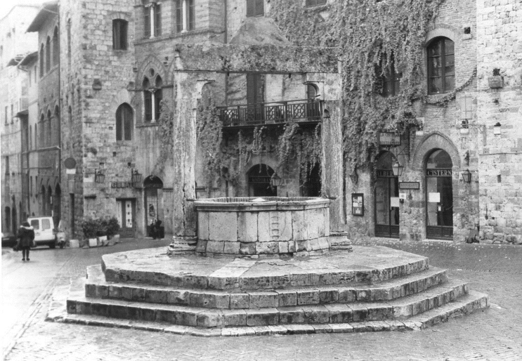 CISTERNA DI PIAZZA DELLA CISTERNA (cisterna) - San Gimignano (SI) 