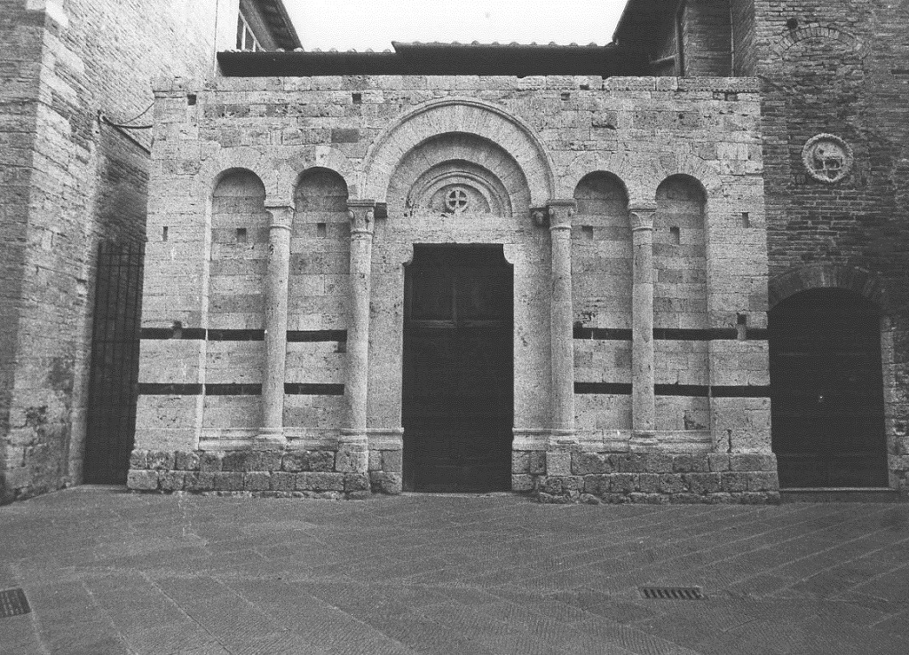RESTI DELLA EX CHIESA DI SAN FRANCESCO (chiesa) - San Gimignano (SI) 