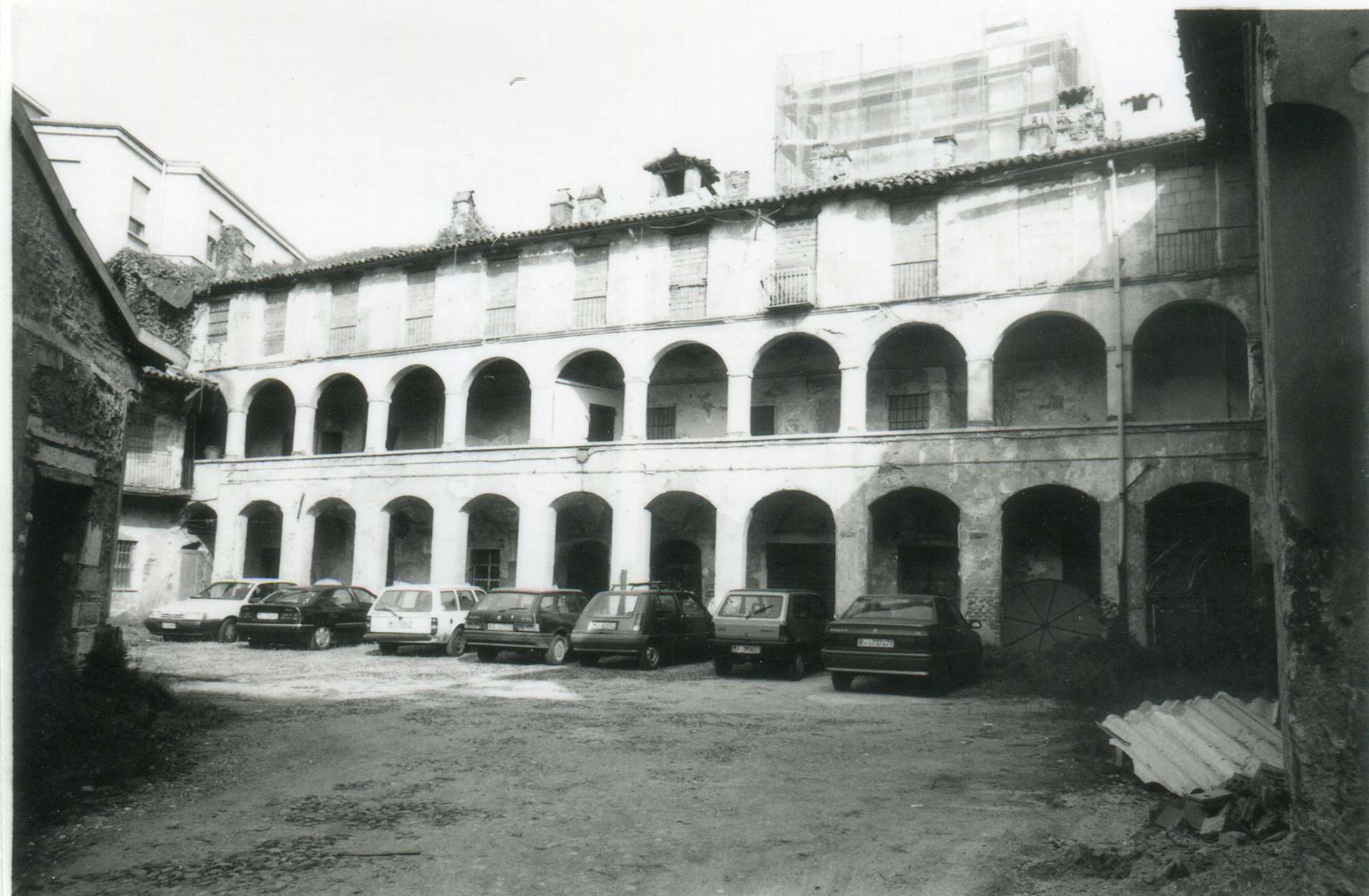 Chiostro dell'ex Monastero dei SS. Domenico e Lazzaro (chiostro (avanzi di ... in cortile di edificio)) - Milano (MI) 