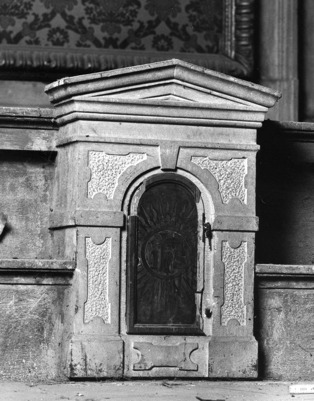 monogramma cristologico (tabernacolo - a frontale architettonico) - bottega toscana (sec. XVII)
