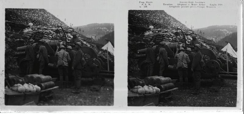 Asiago - Campo Mezzavia - artiglierie pesanti - soldati italiani - 1918 (positivo) di Marzocchi, Luigi (primo quarto XX)