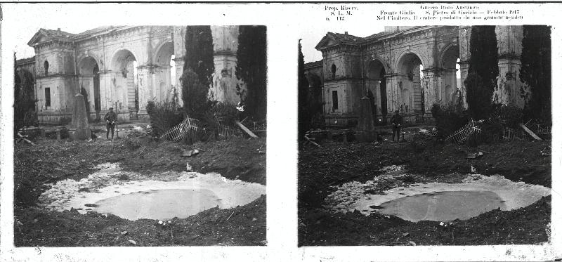Slovenia - San Pietro-Vertoiba - San Pietro di Gorizia - cimiteri - crateri - macerie - rovine - 1917 (positivo) di Marzocchi, Luigi (primo quarto XX)