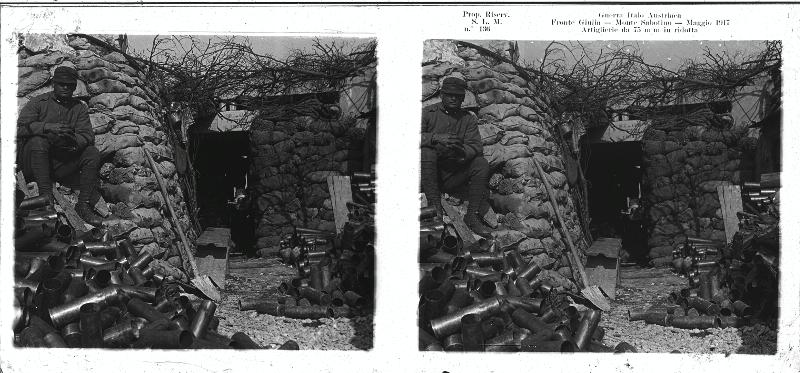Friuli-Venezia Giulia - Carso - monte Sabotino - artiglieria - calibro 75 - bossoli - militari - soldati - ridotte - 1917 (positivo) di Marzocchi, Luigi (primo quarto XX)