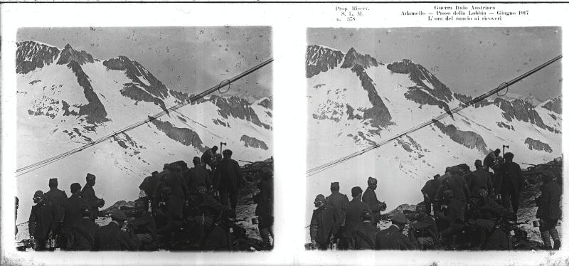Passo della Lobbia - rancio - ricoveri - 1917 (positivo) di Marzocchi, Luigi (primo quarto XX)