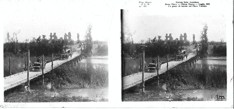 San Donà di Piave- Chiesanuova - ponte - barche - 1918 (positivo) di Marzocchi, Luigi (primo quarto XX)