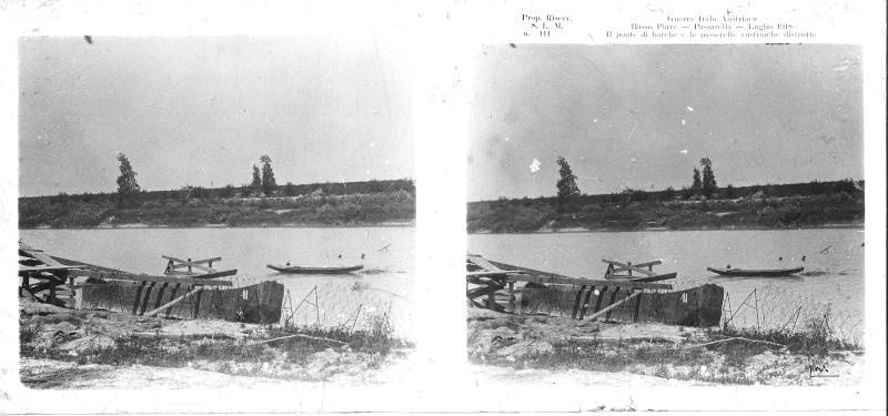 San Donà di Piave - Passarella - barche - ponte - 1918 (positivo) di Marzocchi, Luigi (primo quarto XX)
