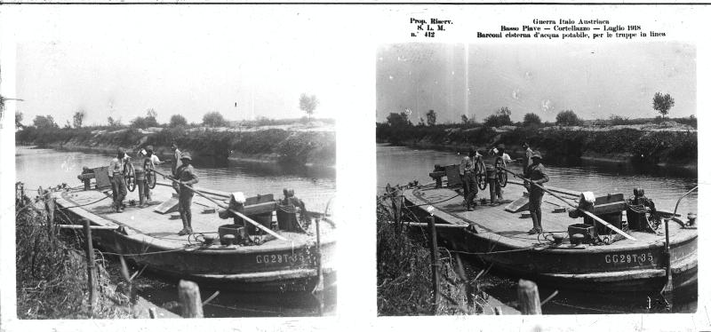 Jesolo - Cortellazzo - barconi - acqua - cisterne - 1918 (positivo) di Marzocchi, Luigi (primo quarto XX)