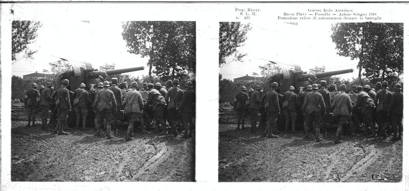 Fossalta di Piave - cannoni - soldati - 1918 (positivo) di Marzocchi, Luigi (primo quarto XX)