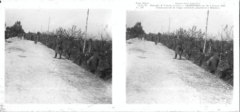 Udine - Bonzicco - soldati - truppe austriache - prigionieri - 1918 (positivo) di Marzocchi, Luigi (primo quarto XX)