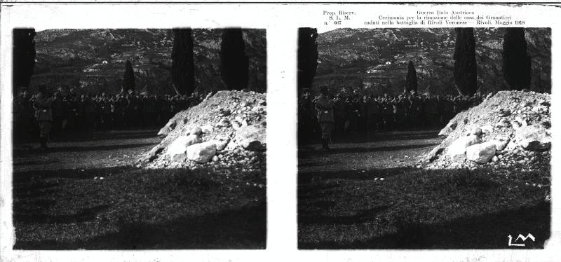 Verona - Rivoli Veronesi - cerimonie - granatieri - soldati - 1918 (positivo) di Marzocchi, Luigi (primo quarto XX)