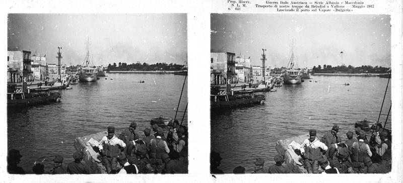 Brindisi - soldati - imbarcazioni - 1917 (positivo) di Marzocchi, Luigi (primo quarto XX)