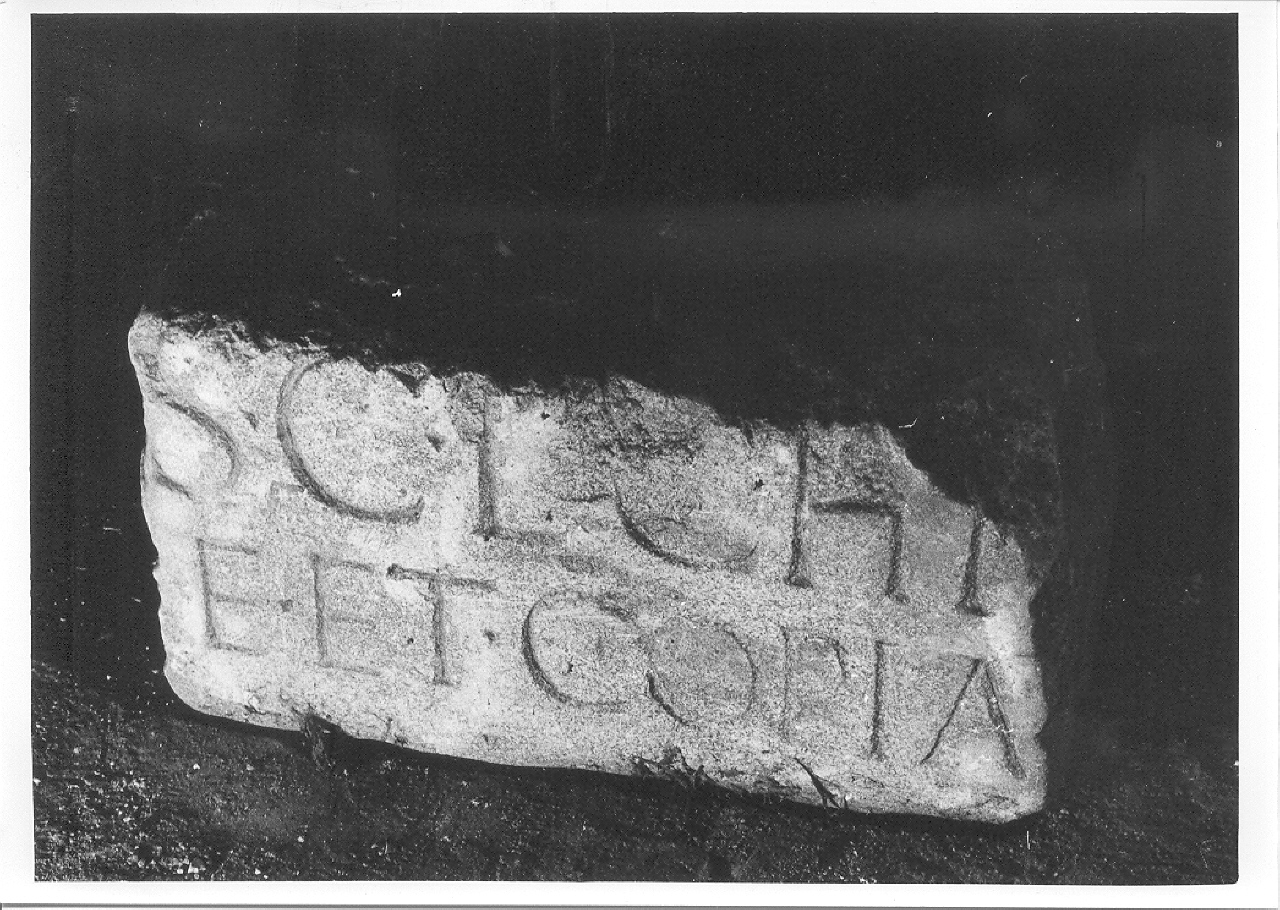 stele/ frammento (non determinabile)