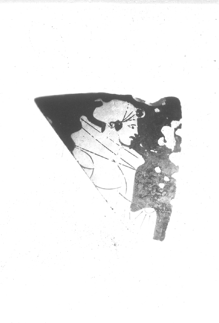 figura femminile ammantata (kylix/ frammento) - produzione attica (metà V sec. a.C)