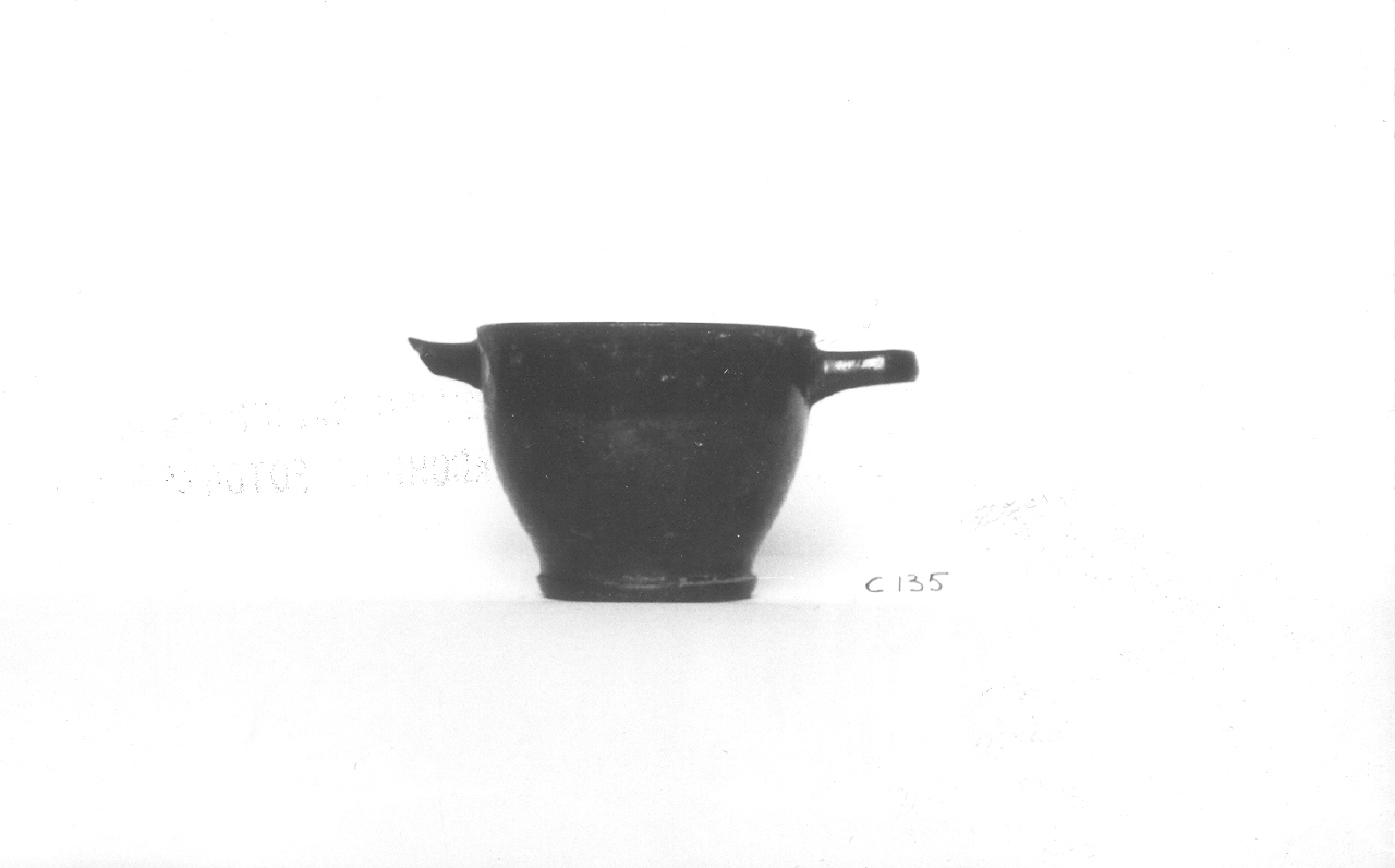 skyphos/ vernice nera - etrusco (III sec. a.C)