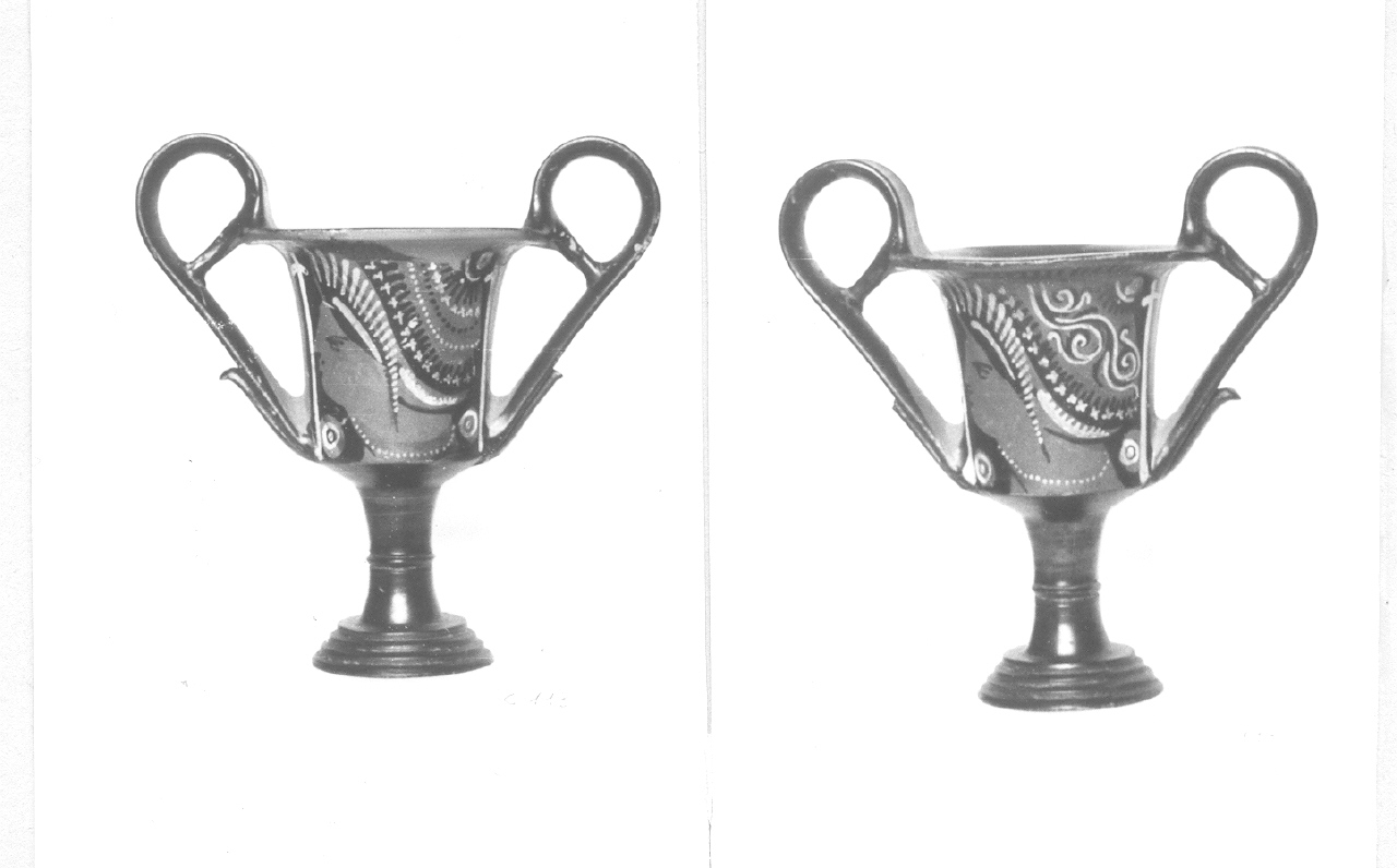 Testa femminile/ Testa femminile (kantharos, Trendall forma 14) - produzione apula (tardo IV sec. a.C)